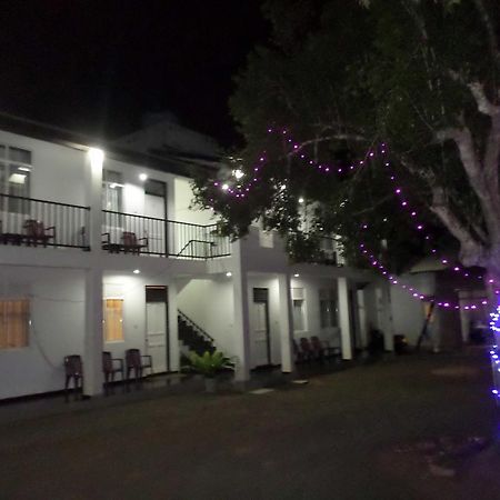 Romana Rest Катарагама Экстерьер фото