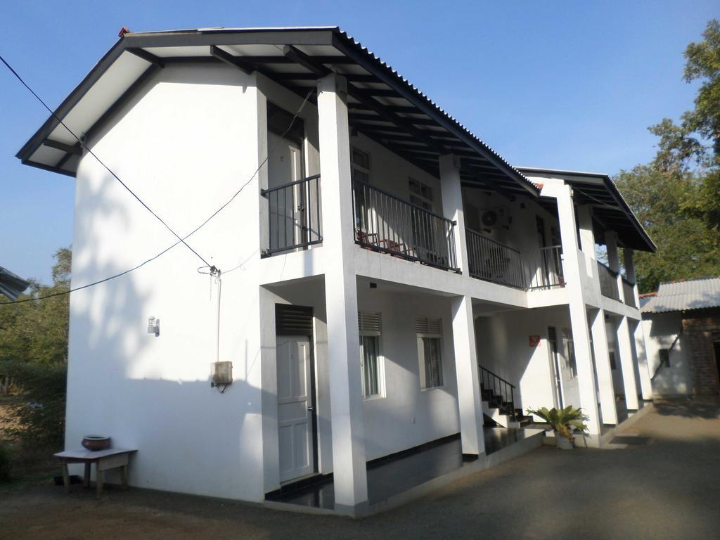 Romana Rest Катарагама Экстерьер фото